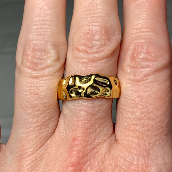 18K Gold Plated Titanium Steel Textured Ring Size 8 - Picture 6 of 6